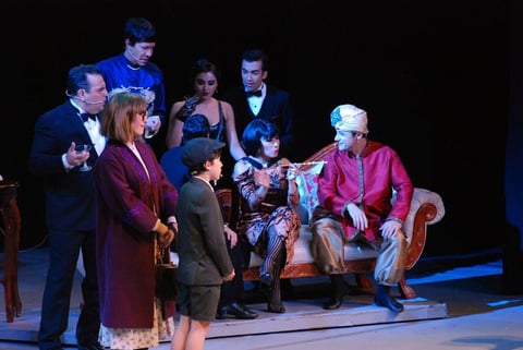 En “Mame” también actúan Eduardo Valenzuela, Roberto Carlo, Miguel Garza, María Filippini, Víctor Noriega, Lorena Velázquez, Dalílah Polanco, Ana Cecilia Anzaldúa, Eduardo Liñán, Pablo Cheng, Sebastián Urdiales y Franco Meneses, entre otros.