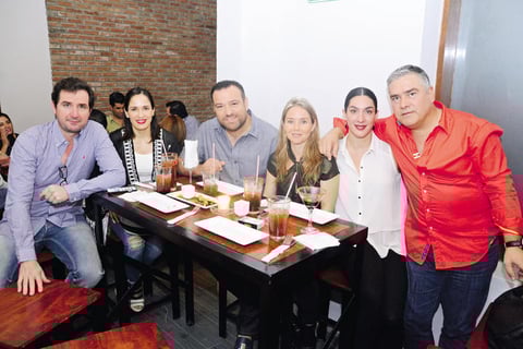 Jorge, Nelly, Beto, Nora, Chacha y Luis.