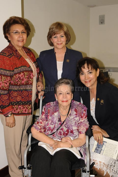 Ángeles, María Luisa y Maribel con María Luisa.