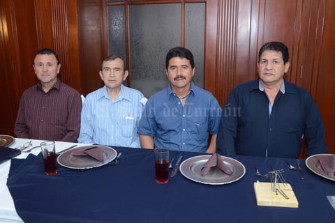 Karla, Fernando, Armando, Roberto, Alma y Rafael.