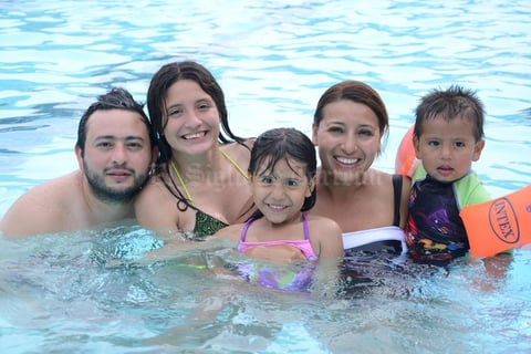 Kristian, Fernanda, Ana Victoria, Claudia e Iker.