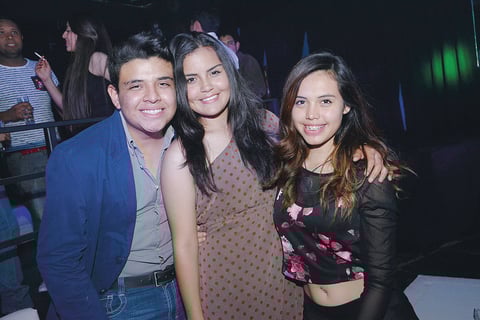 AMIGOS.  Miguel, Ilse y Rebeca.