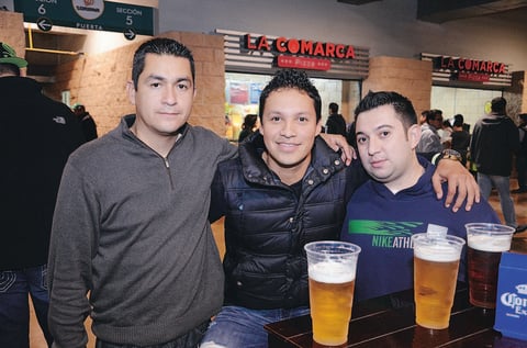 AMIGOS.  Édgar, Pavón y César.