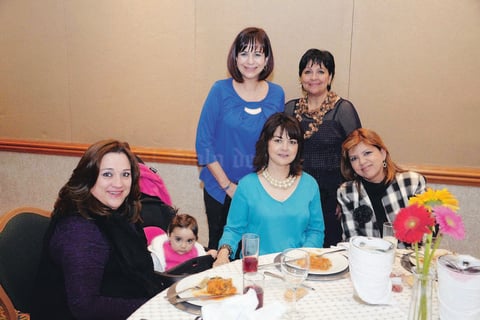 ASISTEN A DESPEDIDA DE SOLTERA.  Olga, Lupita, Muñeca, Laura y Sonia.