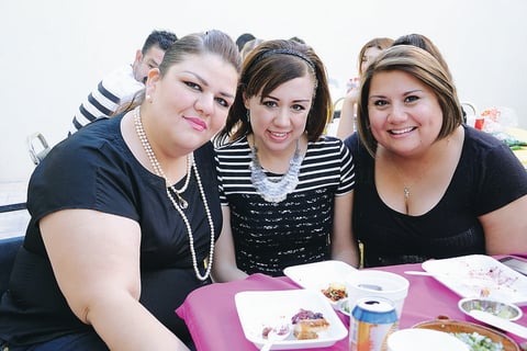 EN LA IBERO.  Viviana y Daniela.