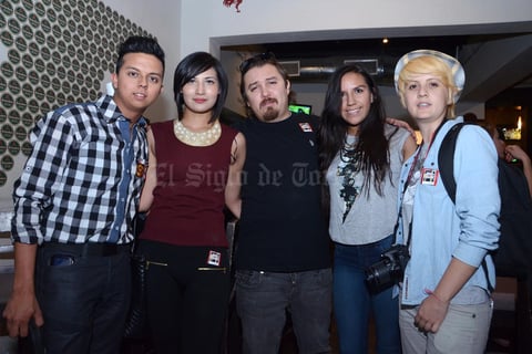 PASEAN EN VAGóN COLóN.  'Apache', Ary, Fernando, Wendy y Angélica.