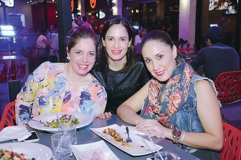 CONVIVEN.  Alejandra, Nelly y Elvia.