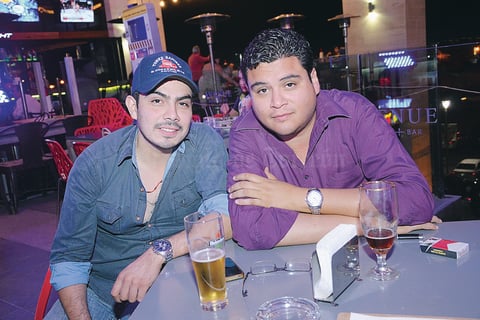 AMIGOS.  Abraham y Arturo.