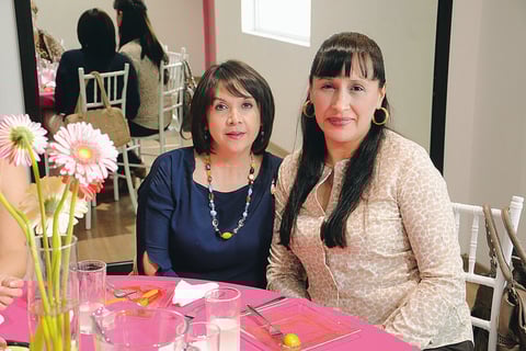 EN BABY SHOWER.  Lucy y Bonny.