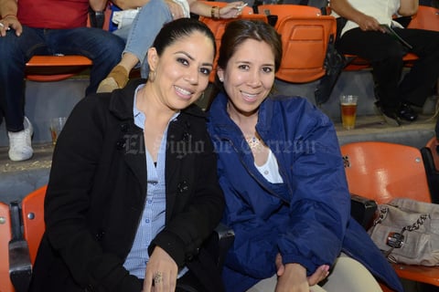 AMIGAS EN EL BEIS.  Rosío y Valeria.