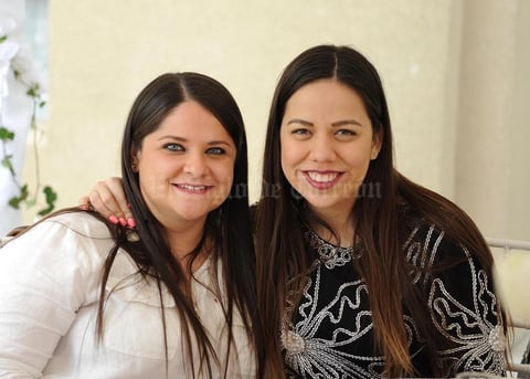 EN RECIENTE EVENTO.  Alma y Esmeralda.