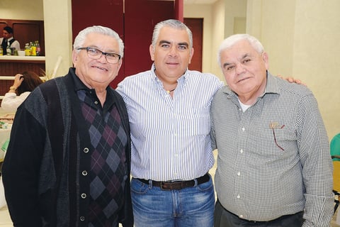EN UNA FIESTA.  Memo, Sergio y Mariano.