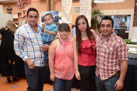 Ricardo, Diana, Lily, Cristy, Mary y Ale.