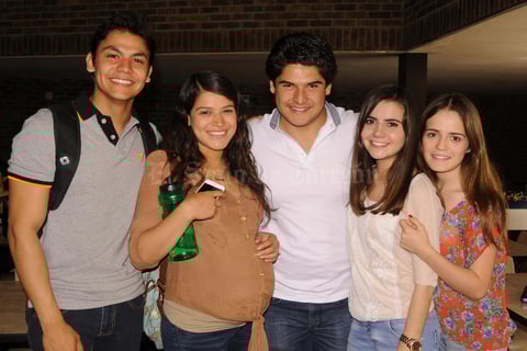 Chuy, Daniela, Fredy, Mariana y Mariana.