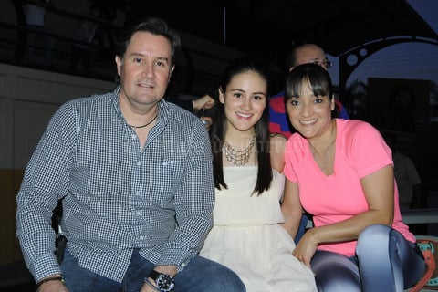 Isthar Camarillo, Erwin Camarillo, Karina Contreras y Yitzhak Camarillo.