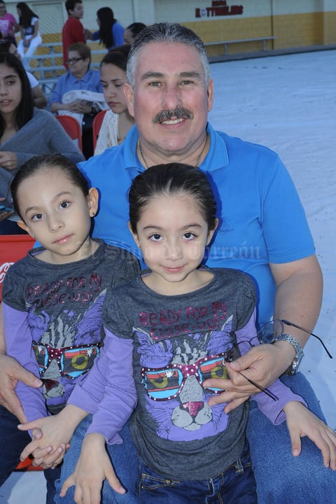 Andrés Castañeda, Dafne Ramírez y Chantal Ramírez.