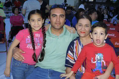Jesús Muñoz, Kathia Muñoz e Ivette Ávila.