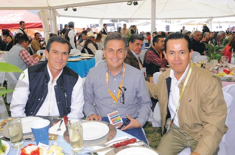 AMIGOS.  Manuel, José y Nando.