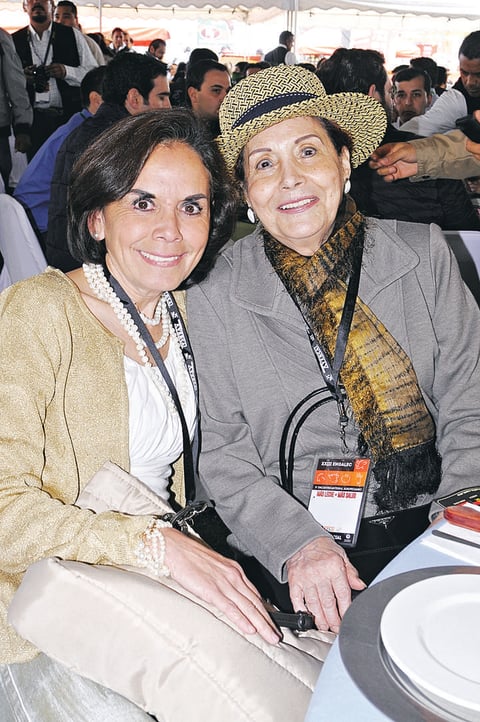 ENTRE AMIGAS.  Mary, Ana Rosa y Martha.