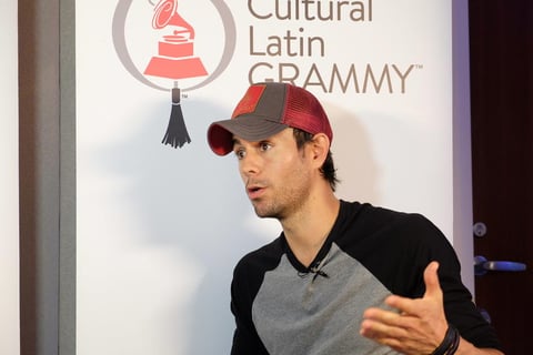 Enrique Iglesias aportará el 33 por ciento del subsidio, el colegio Berklee otro 33 por ciento, y la Fundación el resto.