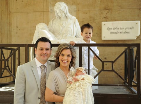 La festejada con sus papás, Héctor Iván González Martínez y Carla Mireya Romo de González, y su hermanito, Maximiliano.