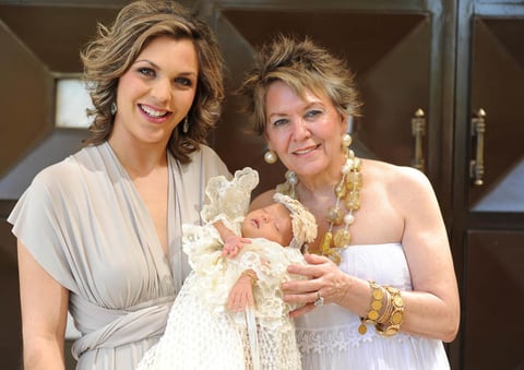 Tres generaciones, Ivana María, su mamá, Carla Mireya Romo de González, y su abuelita, María Magdalena de Romo.