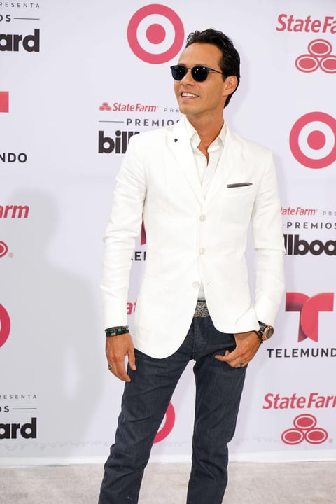 El cantante puertorriqueño Marc Anthony hizo ver su estilo en el tapete rojo.