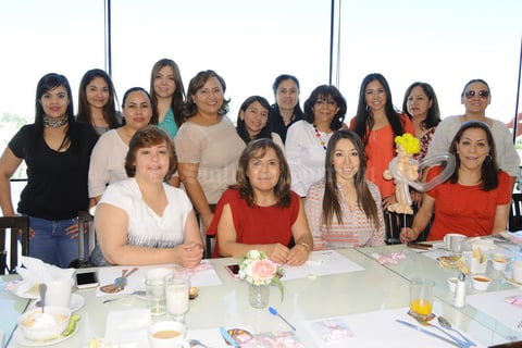 01052015 BABY SHOWER.  Claudia Valdez Portugal fue festejada por el cercano nacimiento de su bebé por sus amigas de la Clínica 66.