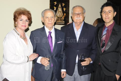 02052015 Jonathan, Angélica y León Gabriel.