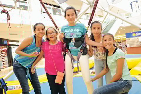 03052015 CELEBRAN SU AMISTAD.  Diana, Mati, Samira, Valeria y Allison.