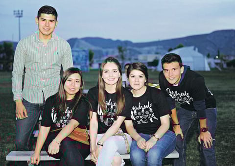 03052015 EN LA UNIVERSIDAD.  Alejandra, Fernanda, Yoselin, Francisco y Víctor.