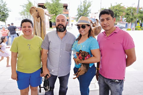 03052015 EN RECIENTE INAUGURACIóN.  Marcela, Hans, Érika y Javier.