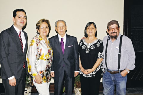 03052015 LA FOTO DEL RECUERDO.  Carlos Castañón, Ruth Idalia Isais, León Robles, Silvia Castro y Gerardo Moscoso.