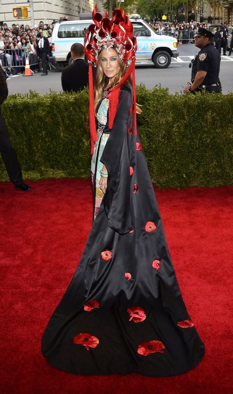 Sarah Jessica Parker fue de las más criticadas por su atuendo.