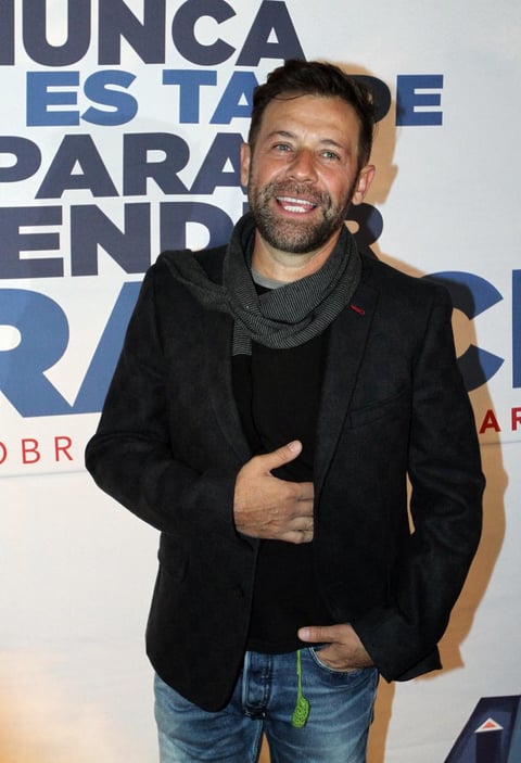 El actor Juan Manuel Bernal se mostró con humor ante los medios.