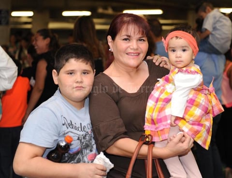 08052015 CELEBRAN EL DíA DEL NIñO.  Guillermo, Alejandra y Keila.