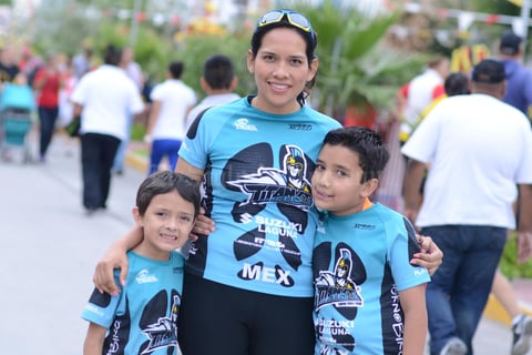 08052015 EN UNA CARRERA ATLÉTICA.  Andrés, Any y Sebastián.