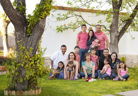 08052015 ONOMáSTICO.  María Guadalupe Padilla Reynoso festejando un año más de vida en compañía de su familia.