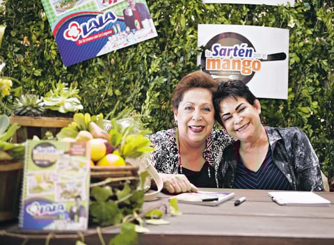 09052015 PRESENTACIóN DE RECETARIO.  Cristina Ríos y Carmen Espinoza.