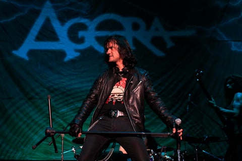 Previo a la actuación de Judas Priest, la banda de metal progresivo Agora fue la encargada de abrir el concierto, y prender a los asistentes con temas como Días de sombra y Víctima.
