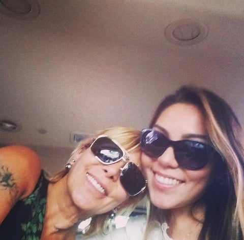 Alejandra Guzmán presumió su "regalo", que era la presencia de su hija.