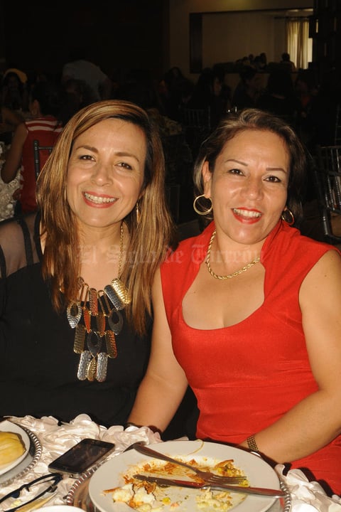 11052015 Reyna Romo y Carolina Méndez.
