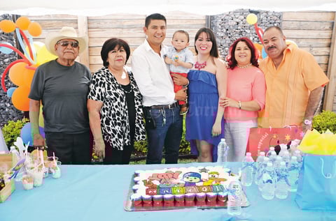 10052015 Sr. José Niño López, Sra. Narciza Nájera Maldonado, José Eduardo Niño Nájera, José Mateo Niño Zapata, Gabriela Zapata, Sra. Leticia López y Sr. Feliciano Zapata.