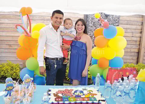 10052015 José Eduardo Niño Nájera, José Mateo Niño Zapata y Gabriela Zapata.