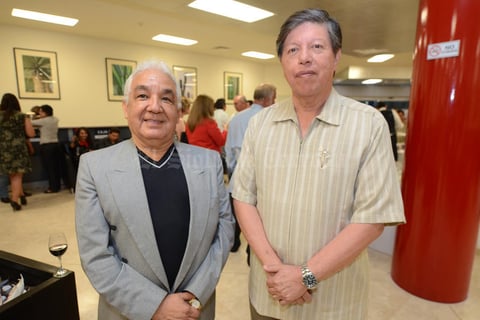10052015 EN EVENTO CULTURAL.  Eduardo Flores y Javier Armendáriz.