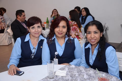 12052015 COMPAñERAS.  Lourdes, Claudia y Martha.