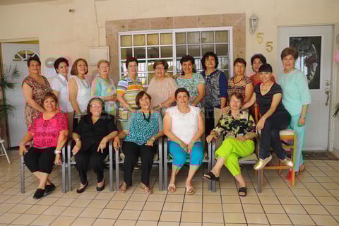 12052015 FESTEJO ENTRE AMIGAS.  Mary, Conchita, Lucía, Coquito, Cuquis, Juanis, Irma, Blanca, Esther, Aracely, Angélica, Chayito, Lety, Mirna, Eva, Diana y Susana, en la celebración que organizaron por el Día de las Madres.