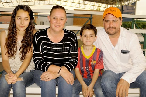13052015 Regina, Nydia, Sebastián y Julio César.