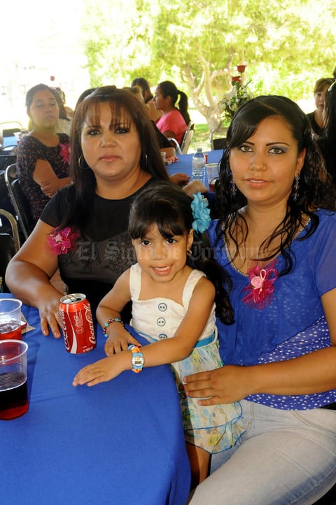 13052015 Norma Arellano, Nancy Silva y Saira Magaly.