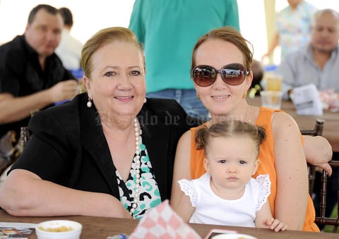 13052015 EN FAMILIA.  Pily, Mary Pily y María.